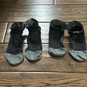 Feetures women’s elite ultra lite no show. 2 pairs. Original $18 per pair.